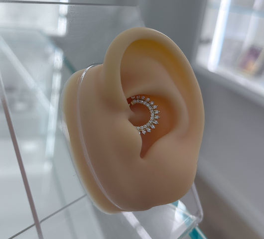 Ezüstből készült daith piercing ED2