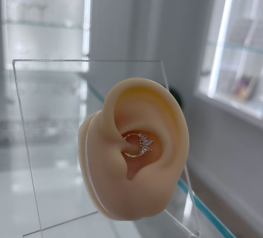 Ezüstből készült daith piercing ED3