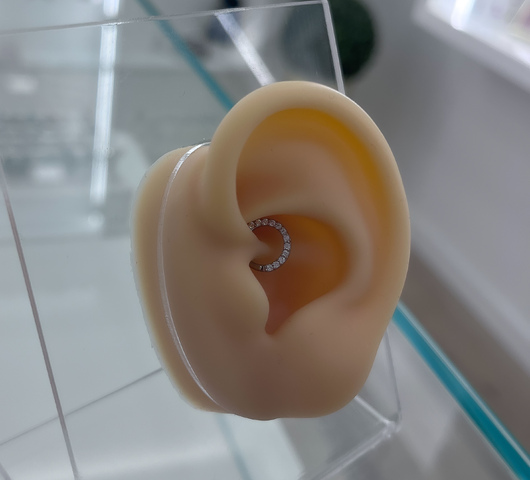 Ezüstből készült daith piercing ED5