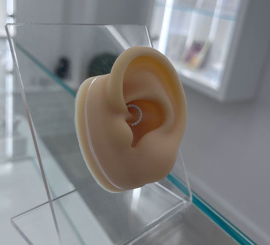 Ezüstből készült daith piercing ED6